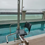 Cadeiras Elevatórias: Inclusão e Conforto para Piscinas 3 cadeira-piscina