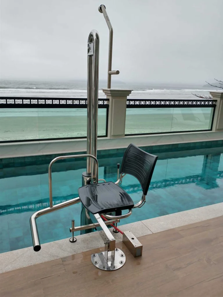 Cadeira Elevatória para Piscina 2 cadeira-piscina