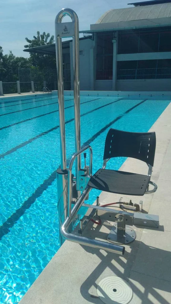 Cadeira Elevatória para Piscina 5 acessibilidade-piscina
