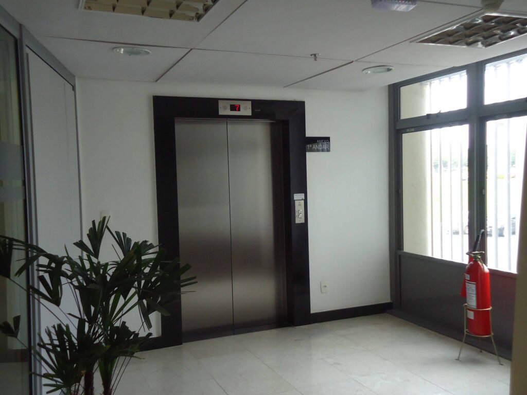 Elevadores Comerciais