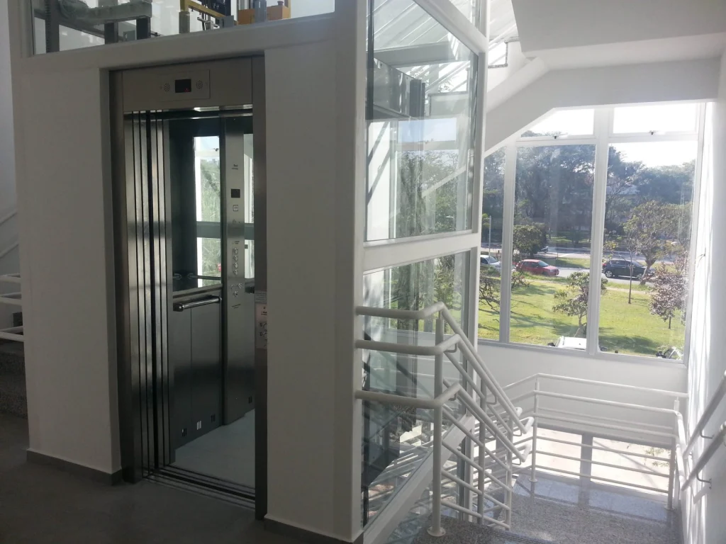 Elevadores Elétricos 1 elevador-comercial