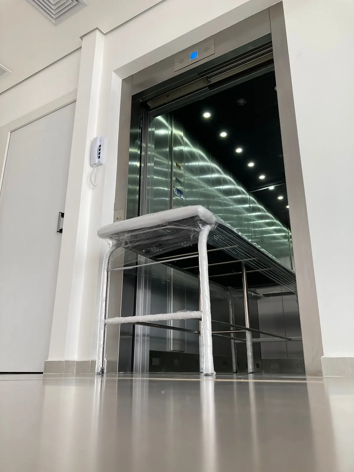 Elevadores em Hospitais: Aumente a Experiência do Paciente 3 Novos Elevadores em Hospitais