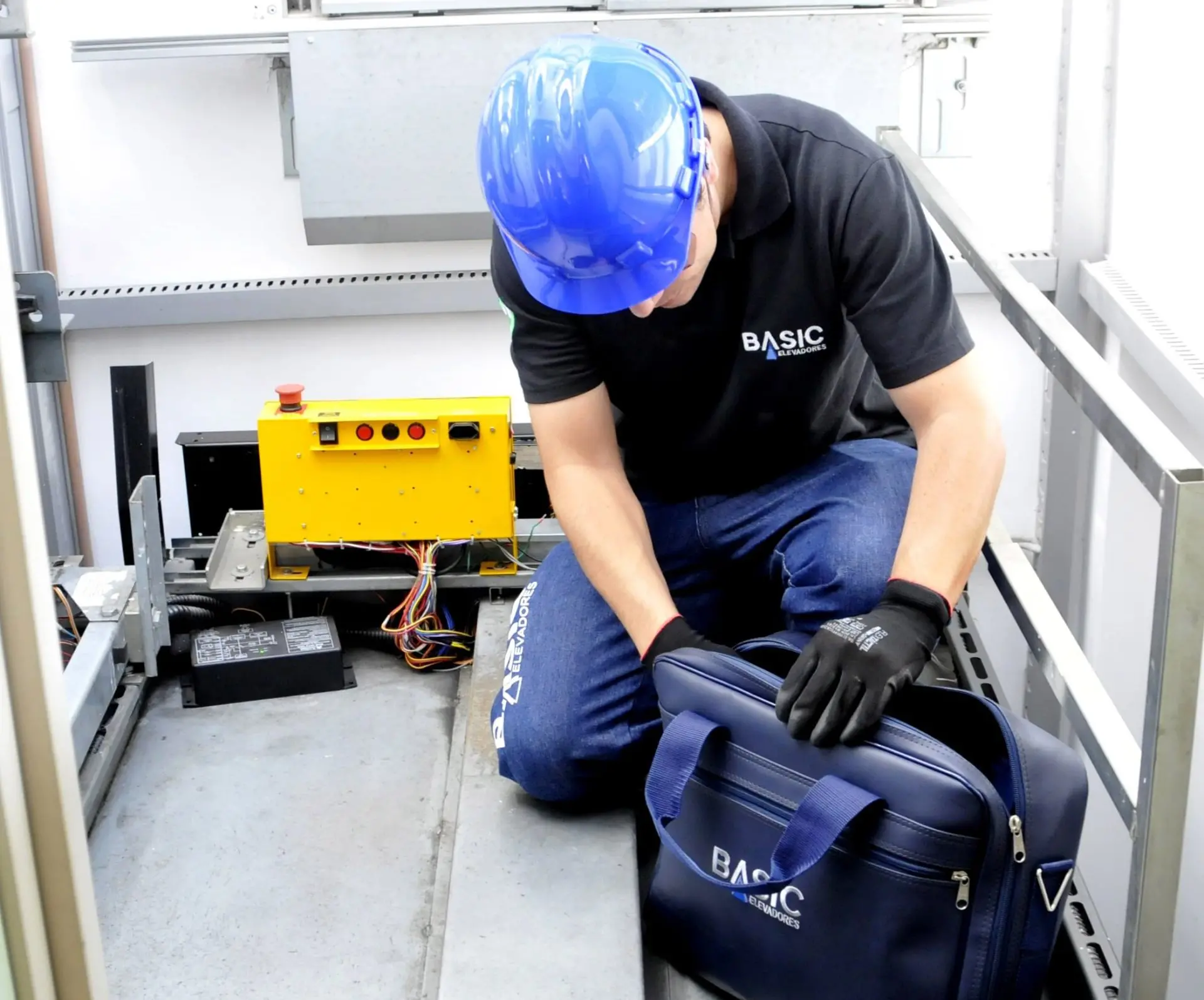 Campanha de Manutenção: Sua Segurança em Primeiro Lugar! 3 Técnico de Manutenção de Elevadores