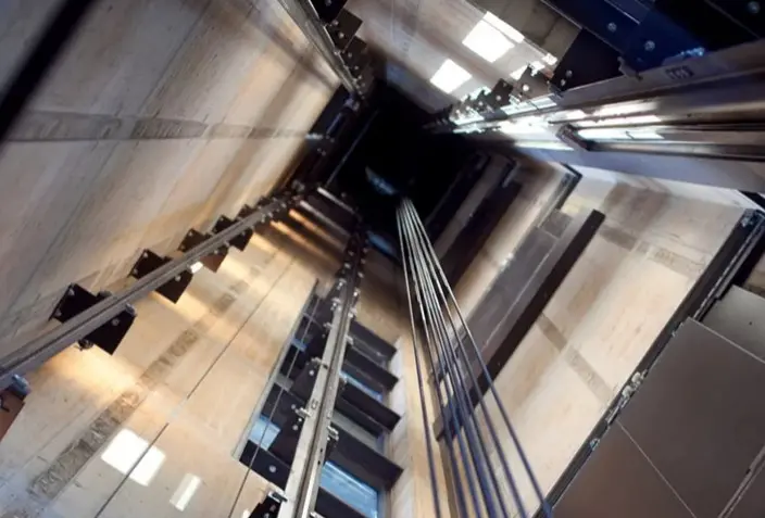 Cabos de Aço: Não Espere um Acidente para Trocar! 3 Poço do Elevador com Cabos de Aço