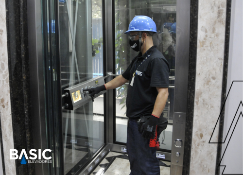 O que a reforma de elevadores da Basic envolve?