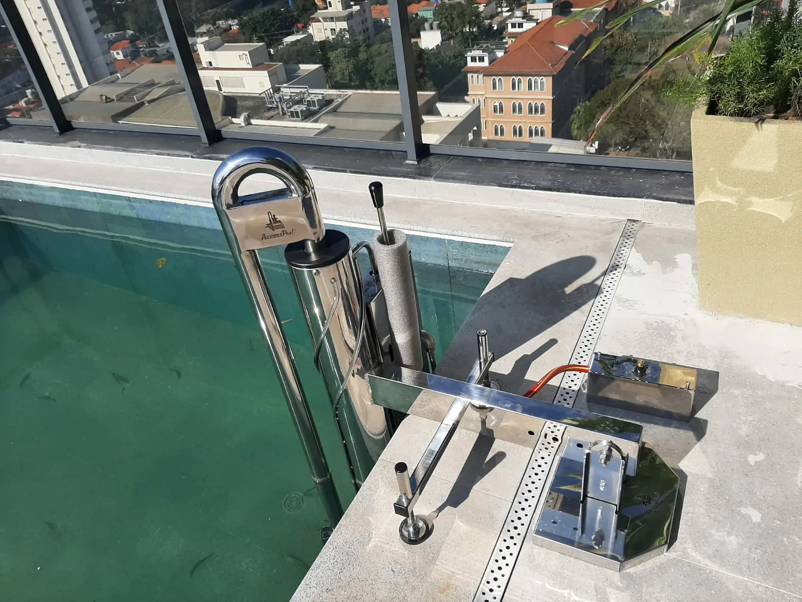 Cadeira de Piscina: Inclusão e Valorização do Espaço 5 Cadeira de Piscina