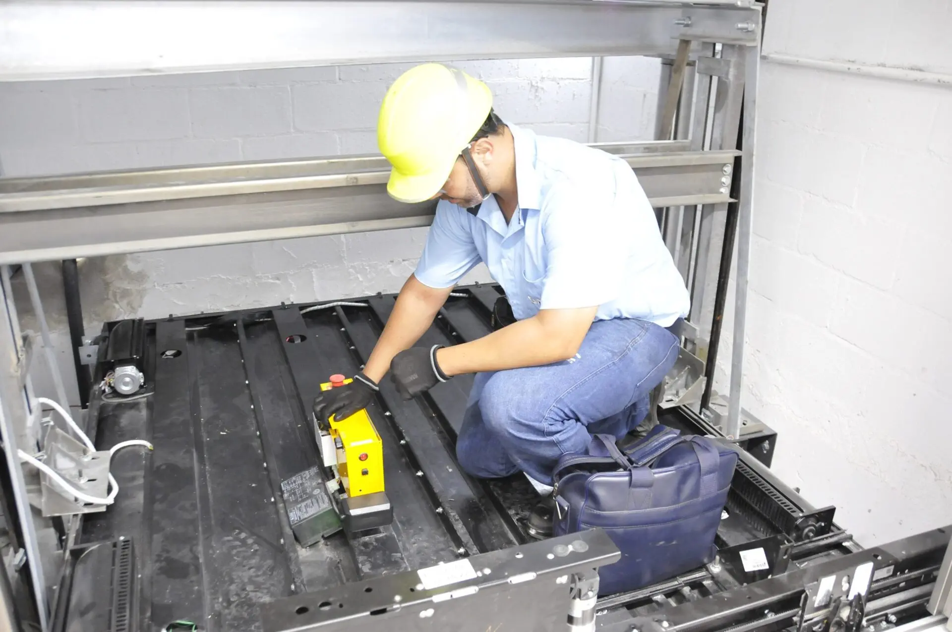 Elevador de carga para logística em indústrias 5 Elevador de carga