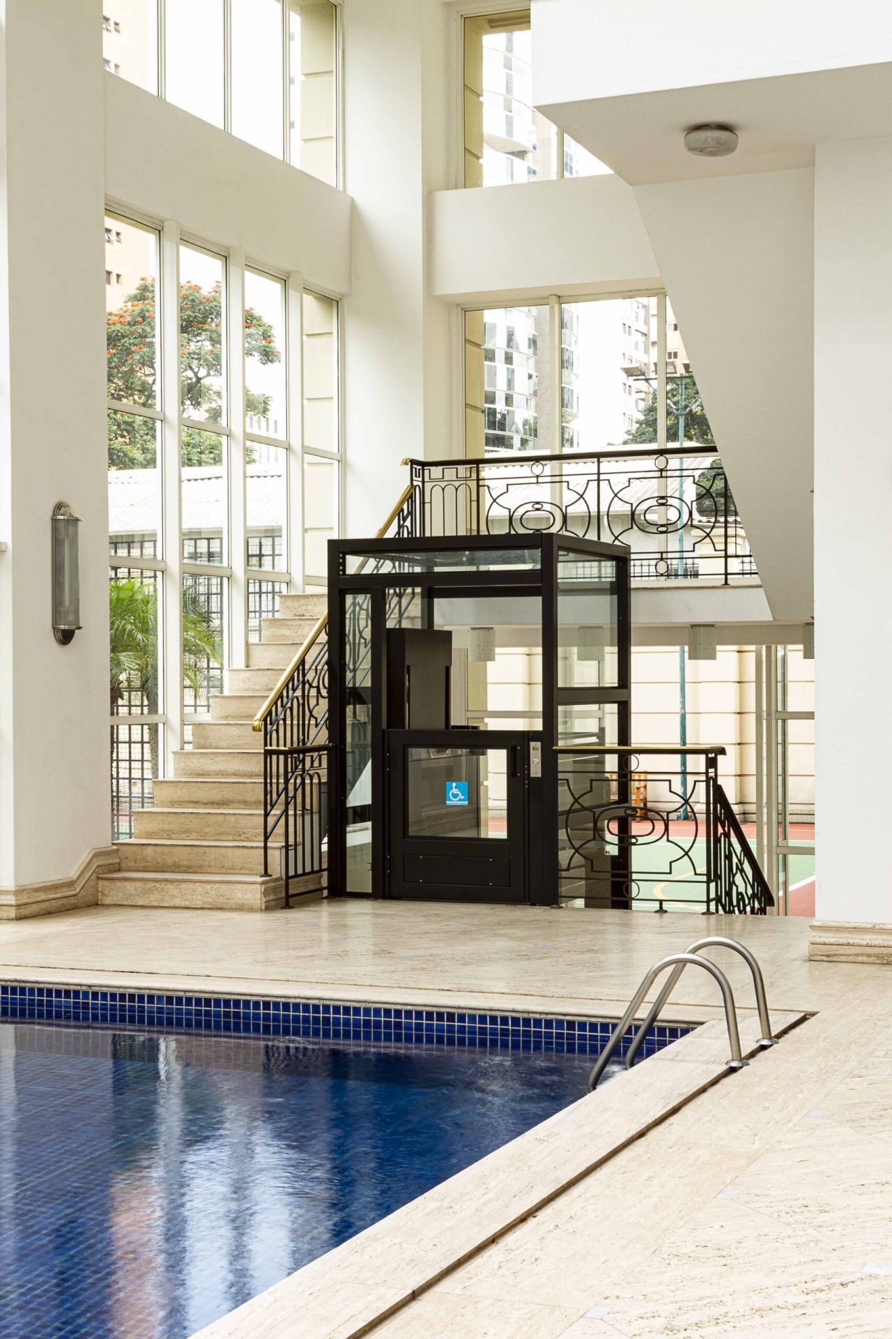 Elevador para Deficientes (PNE): Tipos, Normas e Como Escolher 3 Elevador para deficientes cabinado PNE — modelo Basic Elevadores