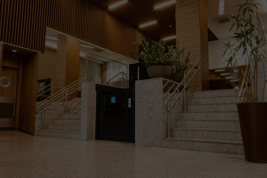 Elevador para Deficientes (PNE): Tipos, Normas e Como Escolher 1 Elevador para deficientes — soluções Basic Elevadores para PNE e cadeirantes em SP