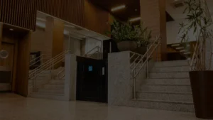 Elevador para Deficientes (PNE): Tipos, Normas e Como Escolher 3 Elevador para deficientes (PNE) — soluções de acessibilidade Basic Elevadores SP